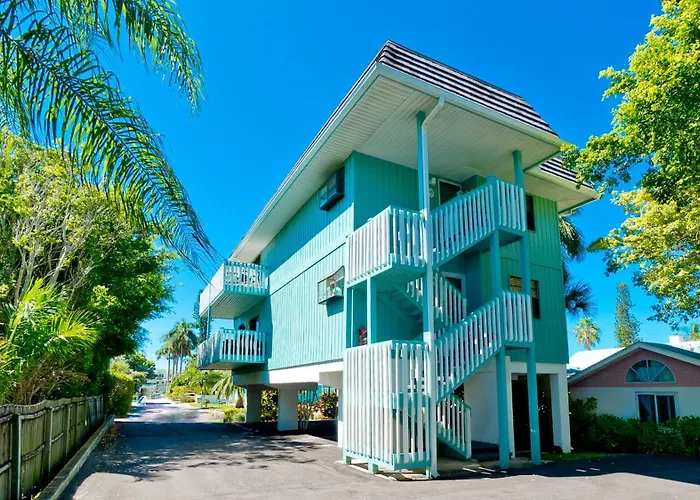 Anna Maria Island Beach Palms 8B