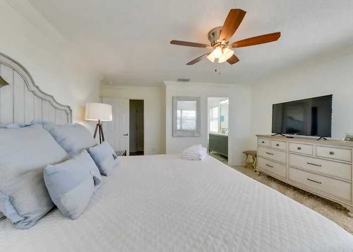 Steps To Ocean & Bay: Bradenton Beach Townhome!